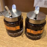 金まる餃子 - ラー油