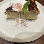 anonymous art cafe & bar - バスクチーズケーキ　1,320円