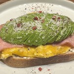 anonymous art cafe & bar - アボカドのタルティーヌ　1,650円