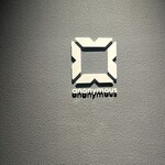 anonymous art cafe & bar - 迷路のようなお店の入り口