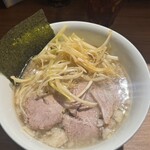 いかれたヌードル フィッシュトンズ - ラーメンショップインスパイア