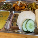 カトマンズキッチン - ネパーリタリセット（野菜）850円