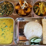 カトマンズキッチン - ネパーリタリセット（野菜）850円