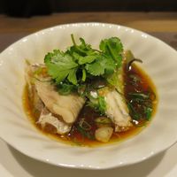 施家菜 - 天然鮮魚の香港風蒸籠蒸し　本日は、カワハギのもろみソース