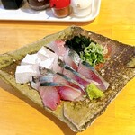 食堂 はまかに - 活〆アジ刺身＆関サバ刺身＆天然ヒラマサ刺身。どれも新鮮でキレイ。