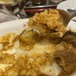 欧風カレー ボンディ - チーズが溶けて食べる際に糸を引いてました