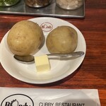 欧風カレー ボンディ - ジャガイモ（先に出されるのでカレーが来る前に食べている方がほとんどです）