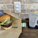 淡路島バーガー - ダブルバーガーと淡路島レモネード