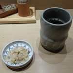 日本橋海鮮丼 つじ半 - お茶、がり
