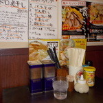 麺や ゼットン - 麺や ゼットン　調味料　またぼけてる　(ﾉω･､)