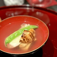 割烹 いわき - 椀物　
                    北海道の松茸　スジアラ