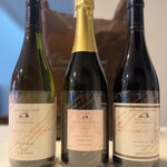 小布施ワイナリー - 連れて帰りましたのは3本のワイン。
                                こちらのボトルは、
                                ぜひラベル裏面を拝見して欲しいです♪(*´˘`*)♡
                                ソガさんの、ワインへの愛がどれだけ深いか伝わるからです(*´-`)