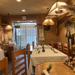 むろまち - 店内は和風な雰囲気です。女将さんの気配り上手な接客も二重丸です。