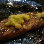 焼肉レストラン ハイミ園 - サーロイン　わさびを付けていただきます