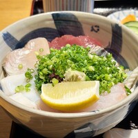 丸新 - 海鮮丼