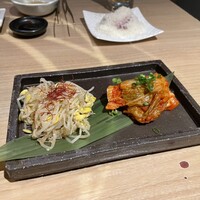 最飛びヒレ家 馬喰一代 名古屋EAST - 【ヒレ家秀吉コース】厳選ヒレ、タンヒレ、飛騨牛二種盛りなど全11品＋1ドリンク
                白菜キムチ
                こだわりの豆もやし