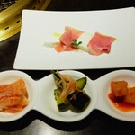 仙台牛焼肉 花牛 - キムチなど※手前