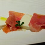 仙台牛焼肉 花牛 - 生ハムと蔵王チーズ