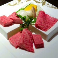 仙台牛焼肉 花牛 - ロース、ヒレ、カルビ、サーロイン※右上より時計回り