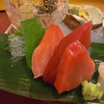 千松しま - 塩竃ひがしもの鮪の赤身、中トロ、トロと敢えて漁師風に厚切りで…