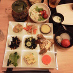 くつろぎブッフェ 森のめぐみ - ビュッフェに３×３皿。　　安直だけど便利。