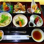Nihonryouri Fuji - 卯月の彩御膳(これに味噌汁とコーヒーで2060円)