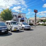 Fishmen - 店舗外観と駐車場の様子