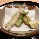 帰燕 - 天ぷら（ワカサギのしんびき揚げ、タラの芽、蕗の薹、海老芋）
