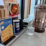 麺カフェ ひまわり - 卓上調味料