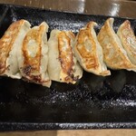 旨唐揚げと居酒メシ ミライザカ - 鉄板餃子