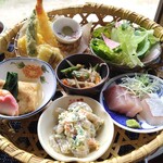 古民家で昼ごはん梅里 - 