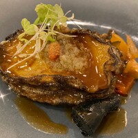 ル・バンボッシュ - ◉ 尾鷲産の黒アワビ
                    　　☘️ 大粒アワビが手に入った‼️とシェフ…
                    　　　　美味しいソースでたっぷり楽しませて
                    　　　　頂きました✨