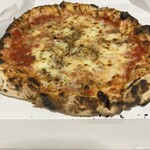 ピッツェリア ダ ハル - 
      マルゲリータにアンチョビをトッピングした絶妙な味