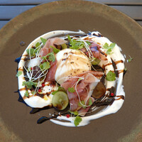 レストラン ラ・マーレ - 丸ごとブッラータ・シャインマスカット・ピオーネ