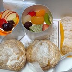 タルトタタン - 左上かぼちゃのプリン584円、上中フルーツアラカルト573円、下段２個パイシュー270円、右コロネパイ249円