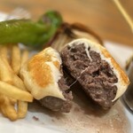 ビストロカフェ レディース&ジェントルメン - ハンバーグ断面