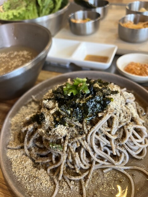 夏限定・ごまマッククスつけ麺』by kamemiki : 韓国飲食店ドヤジ屋