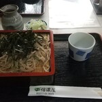 信濃屋 - 大盛り蕎麦ですが、海苔が付いてました。ザルが海苔付きだったような？