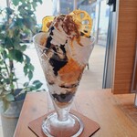 カフェ・ド・ローズ - くるみと黒ごまの和パフェ(850円)