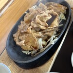 かなや食堂 - 豚焼肉　全体像