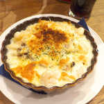 カフェ エ バール ドゥー - 海老ときのこのグラタン。具沢山＆ボリュームたっぷりの一品