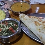 ラワットさんの店 モエツカリー - サグ、マトン、イエローライスとナン