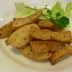 きっちん紅屋 - ブラックペッパーがきいたフライドポテト