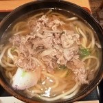 むらかみ - 牛肉うどん　５５０円　おにぎり１３０円