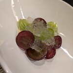 acanthe - 3種のぶどう。下には、たかたのたまごのカスタード。上には白ワイン！