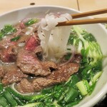 ZiOフォー ベトナム料理 - レア牛肉フォー