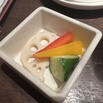 牛タン専門 うま囲 - ピクルスかと思いきや