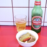 中華飯店 - お通し :  茄子と胡瓜とキノコの中華揚げ浸し　　　　　　　　　　　　　　　　　　青島ビール