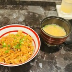 mahoroba 鉄板 - ガーリックライスと味噌汁