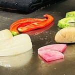 mahoroba 鉄板 - 野菜も綺麗な色